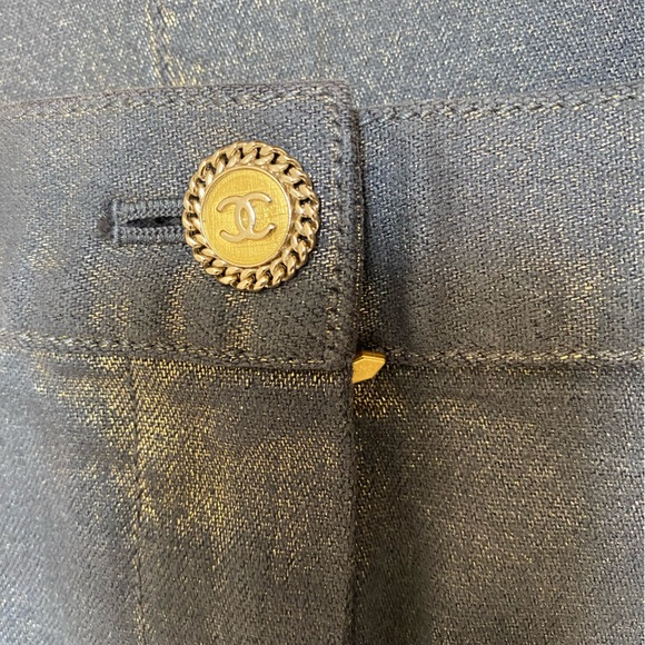 Vintage CHANEL gray w/ gold metallic denim skirt (w/ spandex). Gold hardware. - Picture 5 of 9